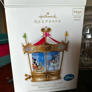 Hallmark Magic Mickey’s Merry Carousel